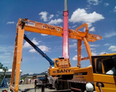 Cổng trục 15 tấn, thiết bị không thể thiếu trong các xưởng đá